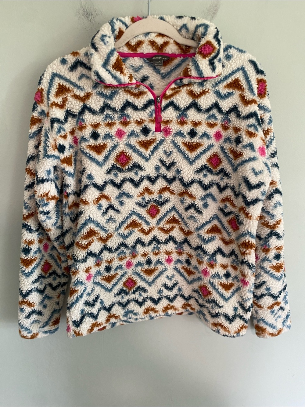 Eddie Bauer Women’s White Sherpa Pullover with colorful Pattern Size Small